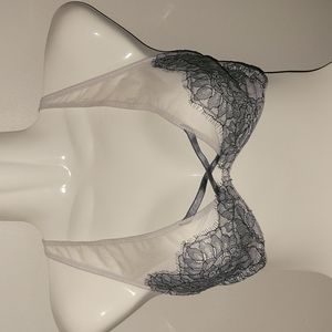 Victorias Secret Very Sexy unlined lace plunge